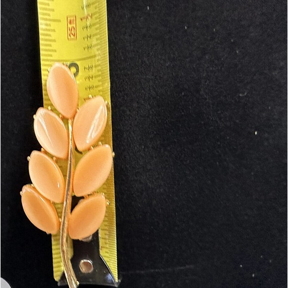 Vintage Orange Celluloid 50’s Leaf Goldtone Brooch Unbranded 3-D - Picture 5 of 6